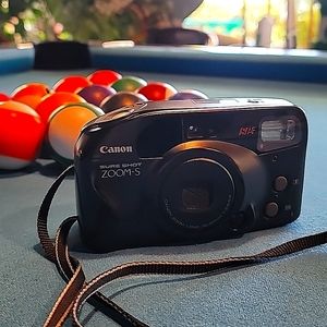 The Canon Sure Shot Zoom S is a quality 35mm point and shoot from the late 1980s